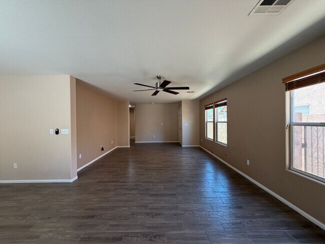 Foto del edificio - SPACIOUS SINGLE STORY HOME IN SOUTHERN HIGHLANDS WITH NEW KITCHEN APPLIANCES