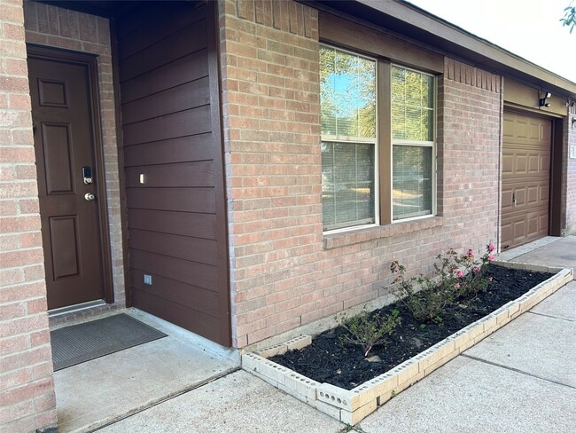 Building Photo - 13207 Gatton Park Dr