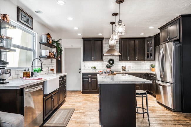 Building Photo - 8511 Fensmuir St