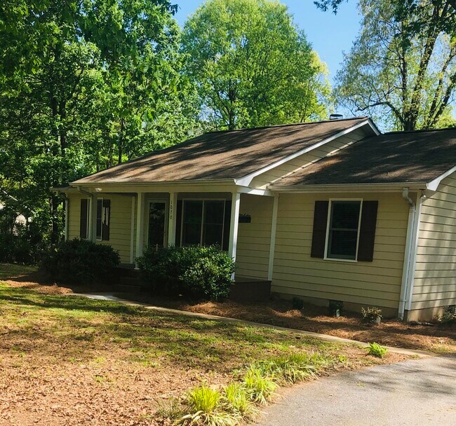 Building Photo - 1070 Acorn Ct