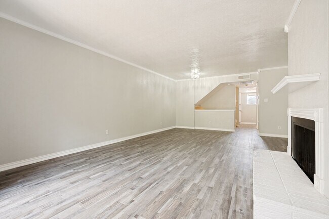 Foto del edificio - Prime Las Colinas Location! Spacious Condo Minutes from Dining, Entertainment & Major Employers