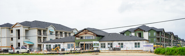 Building Photo - Saxon Pond Flats