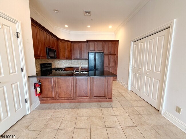 Foto del edificio - 33 Forest Ave