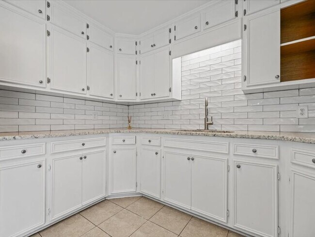 Foto del edificio - 731 Coventry Ln