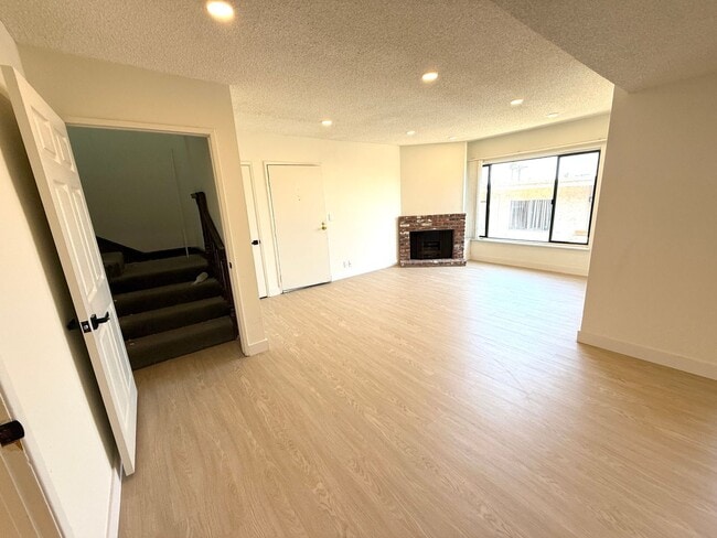 Building Photo - 1444 Centinela Ave