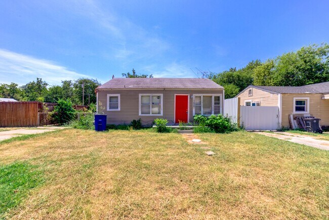 Foto del edificio - COMING SOON! Newly Renovated 2 Bed / 1 Bath house! Apply today!