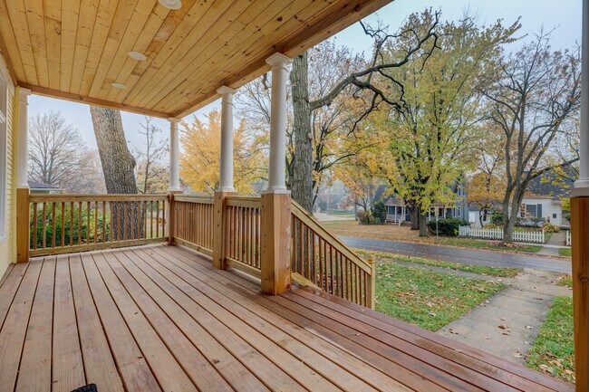 Foto del edificio - 5241 Lyman Ave