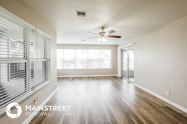 Building Photo - 6212 NW 15th Ct