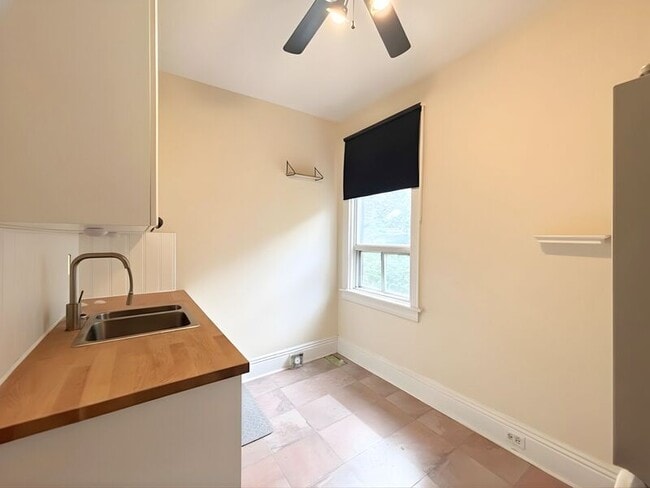 Building Photo - 44 Spring St