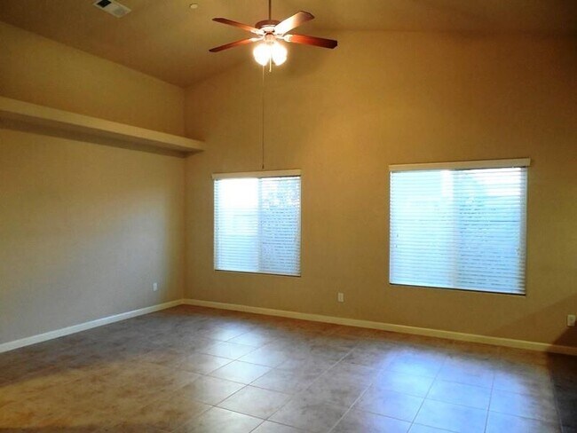 Foto del edificio - 3173 Scott Ave