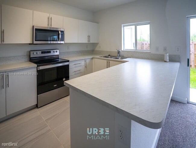 Building Photo - 4 br, 3 bath House - 356 NW 12th Pl # 356