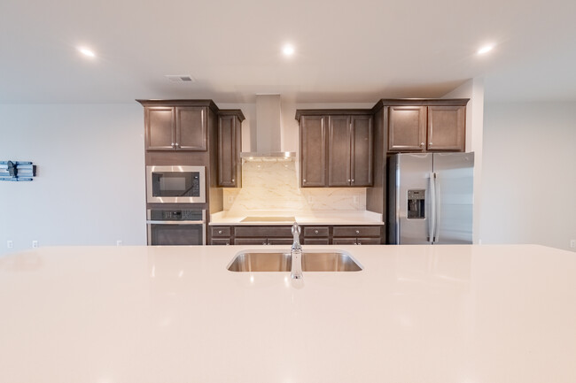Building Photo - 805 Birchwood Hill Pl