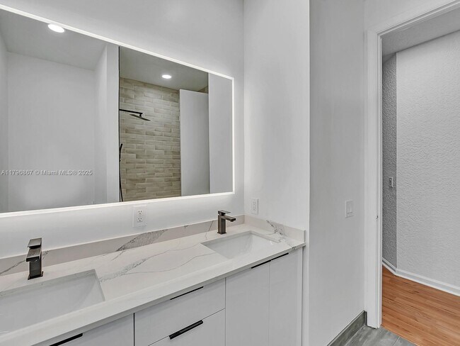 Foto del edificio - 3420 Washington Ln