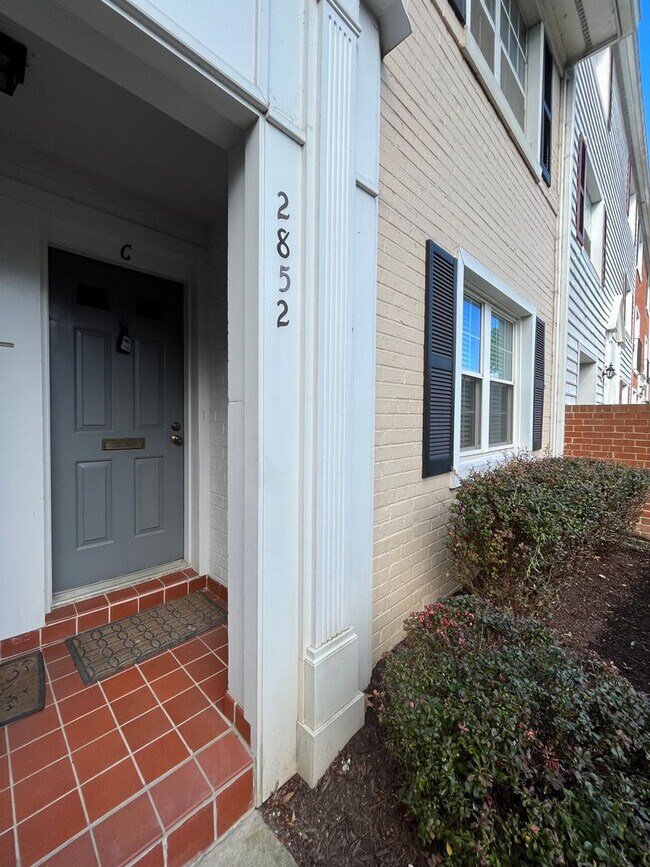 Building Photo - 2852 S. Wakefield St. #C