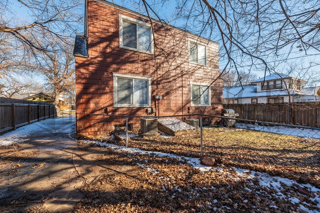 Building Photo - 335 S Lorraine St