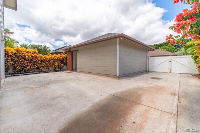 Building Photo - 4BR/ 2.5BA/ 3PKG/ 30 PV panels in Ocean Po...