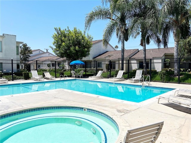 Foto del edificio - 1042 E La Habra Blvd