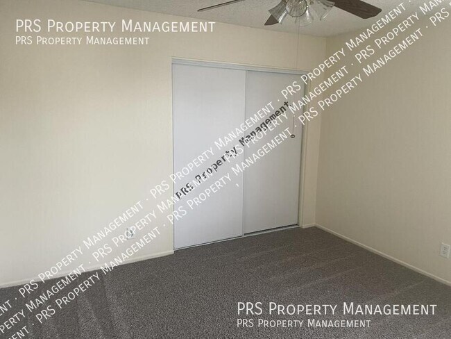 Foto del edificio - 465 W Ivyglen St