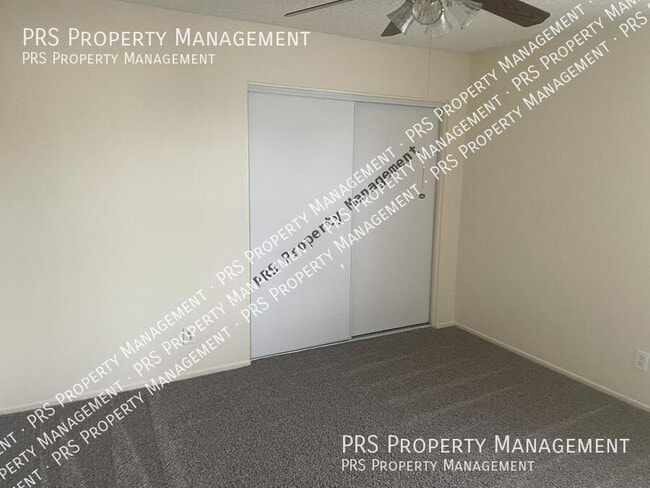 Building Photo - 465 W Ivyglen St