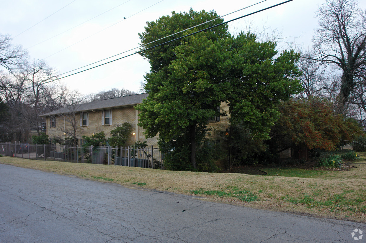 Primary Photo - 1405 Plowman Ave