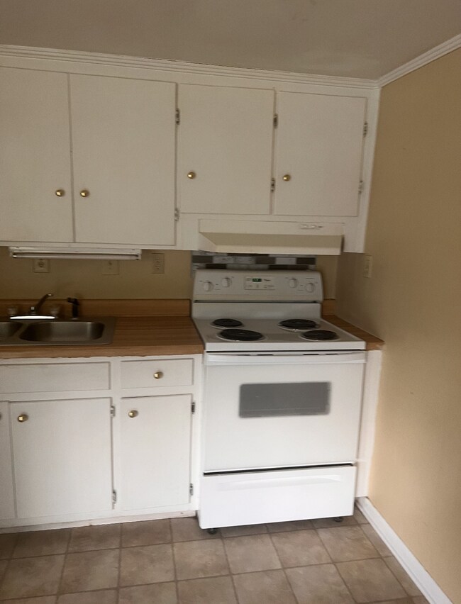 Foto del edificio - 3 Bed/1 Bath House UNDER RENOVATIONS