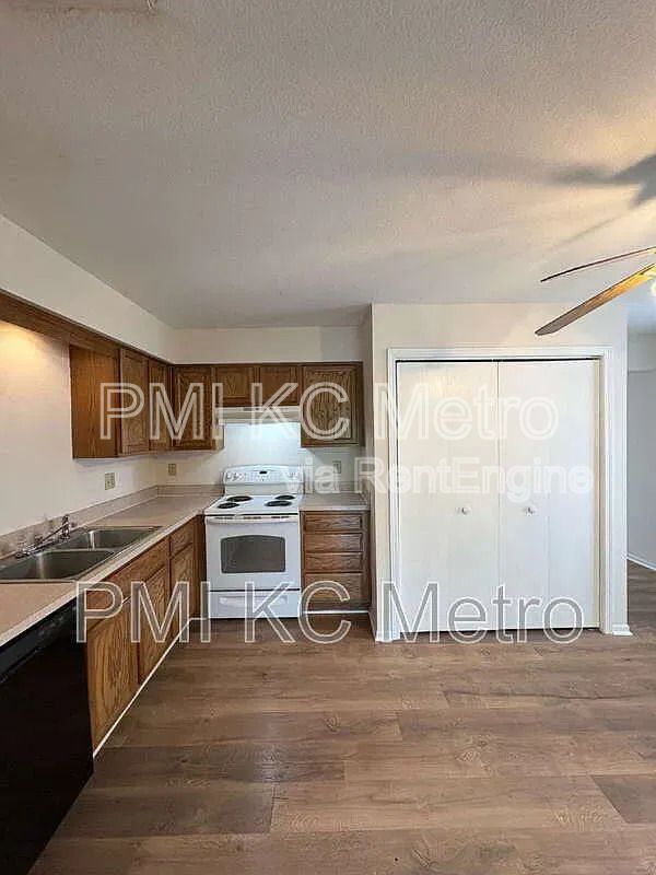 Foto del edificio - 524 NE Churchill St