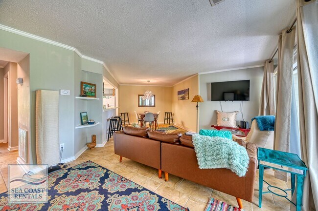 Building Photo - 710 Azalea Dr