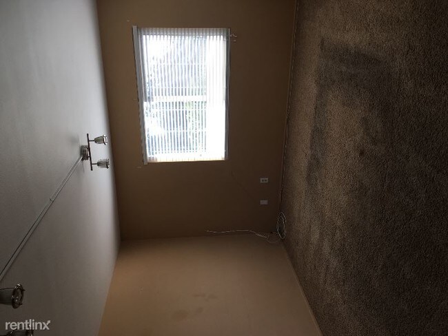 Building Photo - 107 W Marquita
