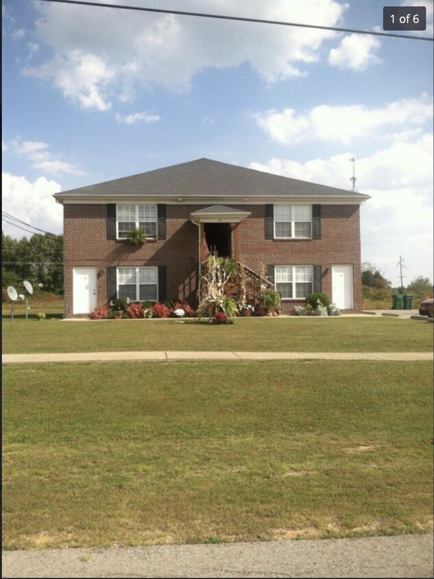112 Hurstfield Dr Unit D, Radcliff, KY 40160 Room for Rent in