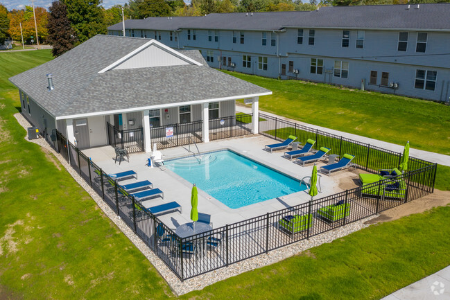 Clubhouse Pool - Rapids Apartments