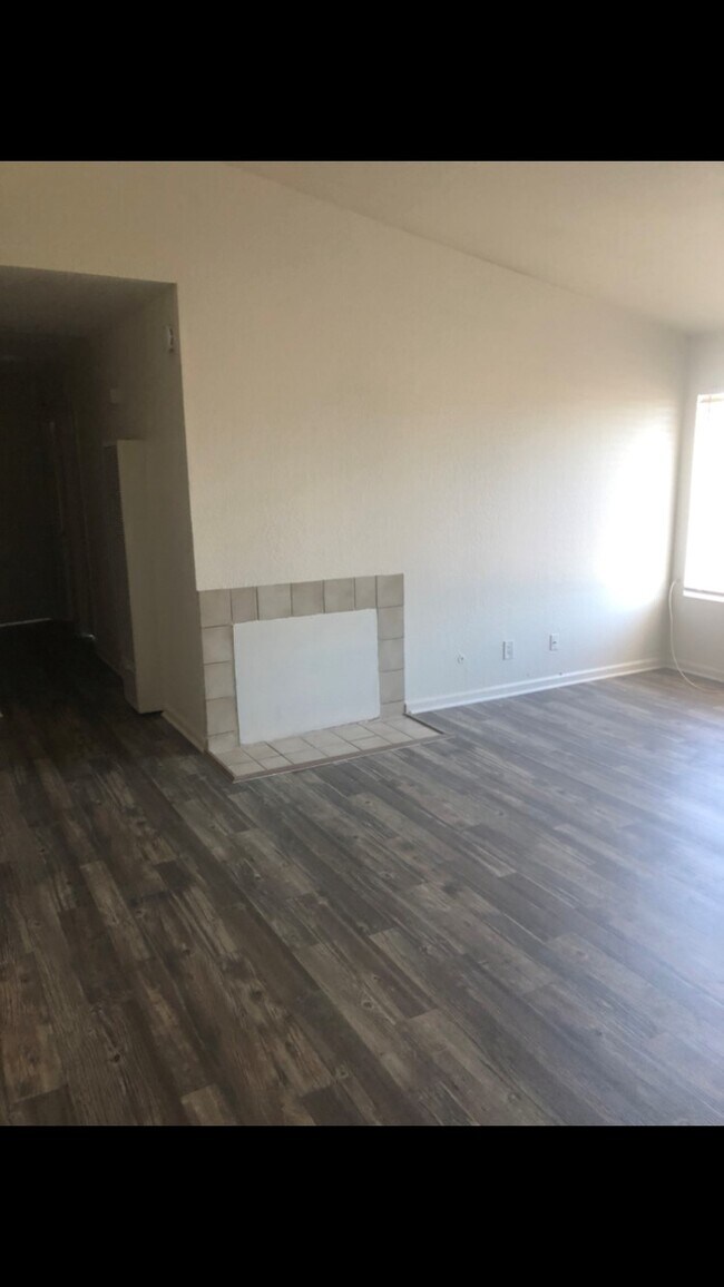 Building Photo - 9737 Riverview Ave