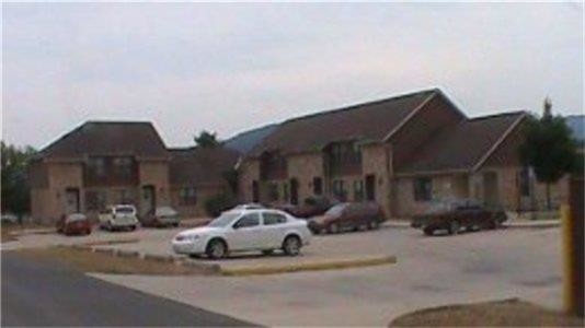 Foto del edificio - 100 Bolton Dr