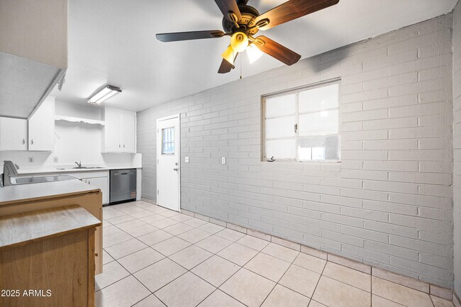 Foto del edificio - 2057 E 10th St