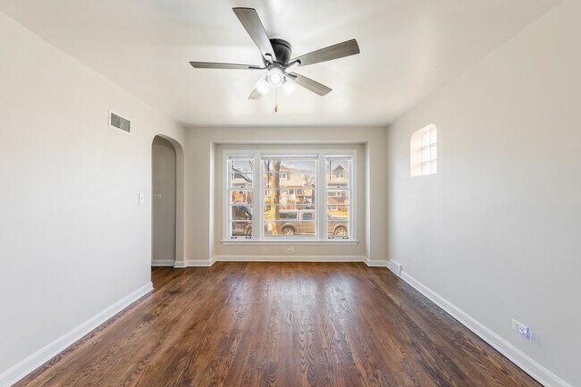 Building Photo - 5231 N Melvina Ave