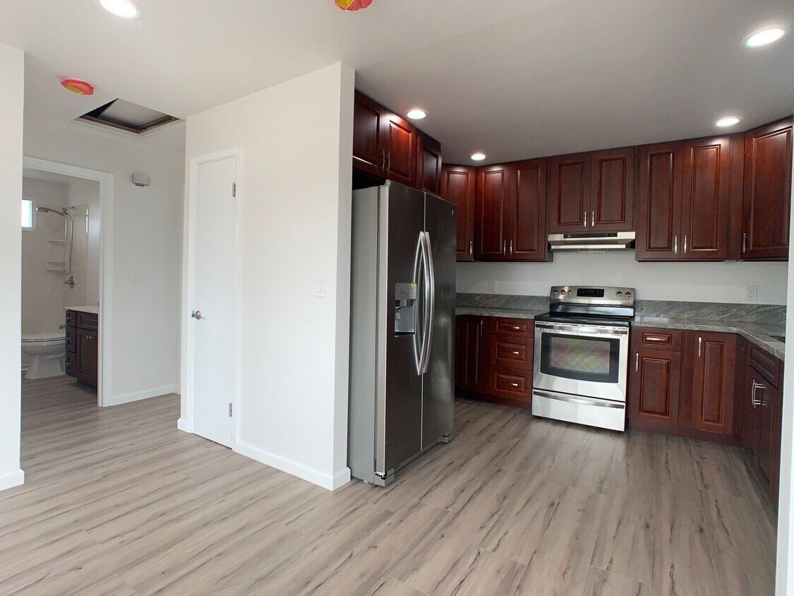 Foto principal - Newly constructed 2 Bed 2 Bath Duplex in W...