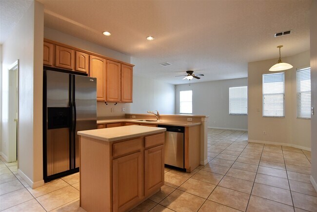 Building Photo - WOW!!! Vista Lakes 4br 2ba POOL HOME in GA...