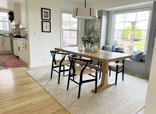 Foto del edificio - 6120 N Kent Ave