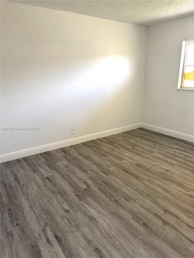 Foto del edificio - 5402 NW 24th Ct