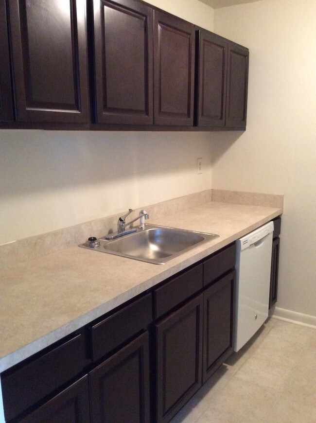 Building Photo - 711 E Leicester Ave