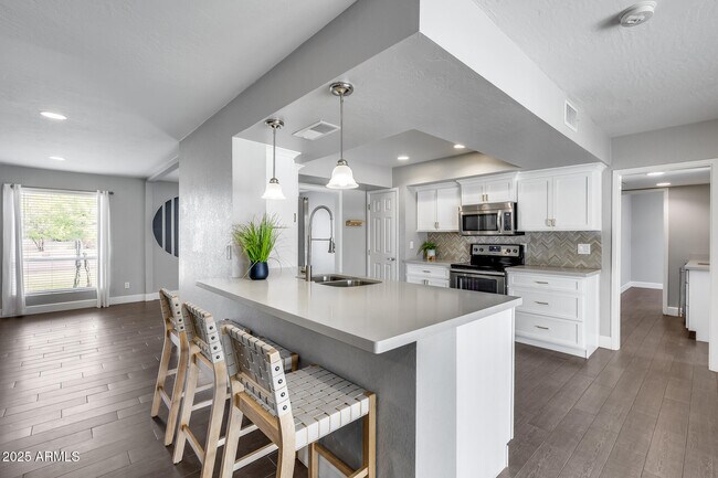 Foto del edificio - 7221 W Libby St