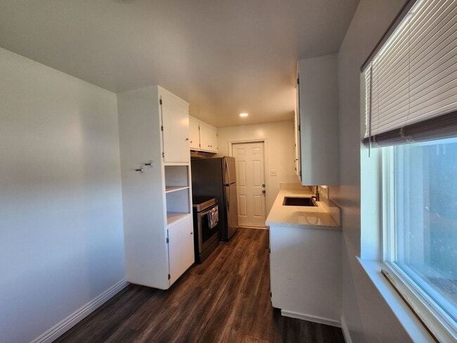 Building Photo - 6431 Wire Dr