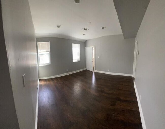 Building Photo - 7053 S Dante Ave