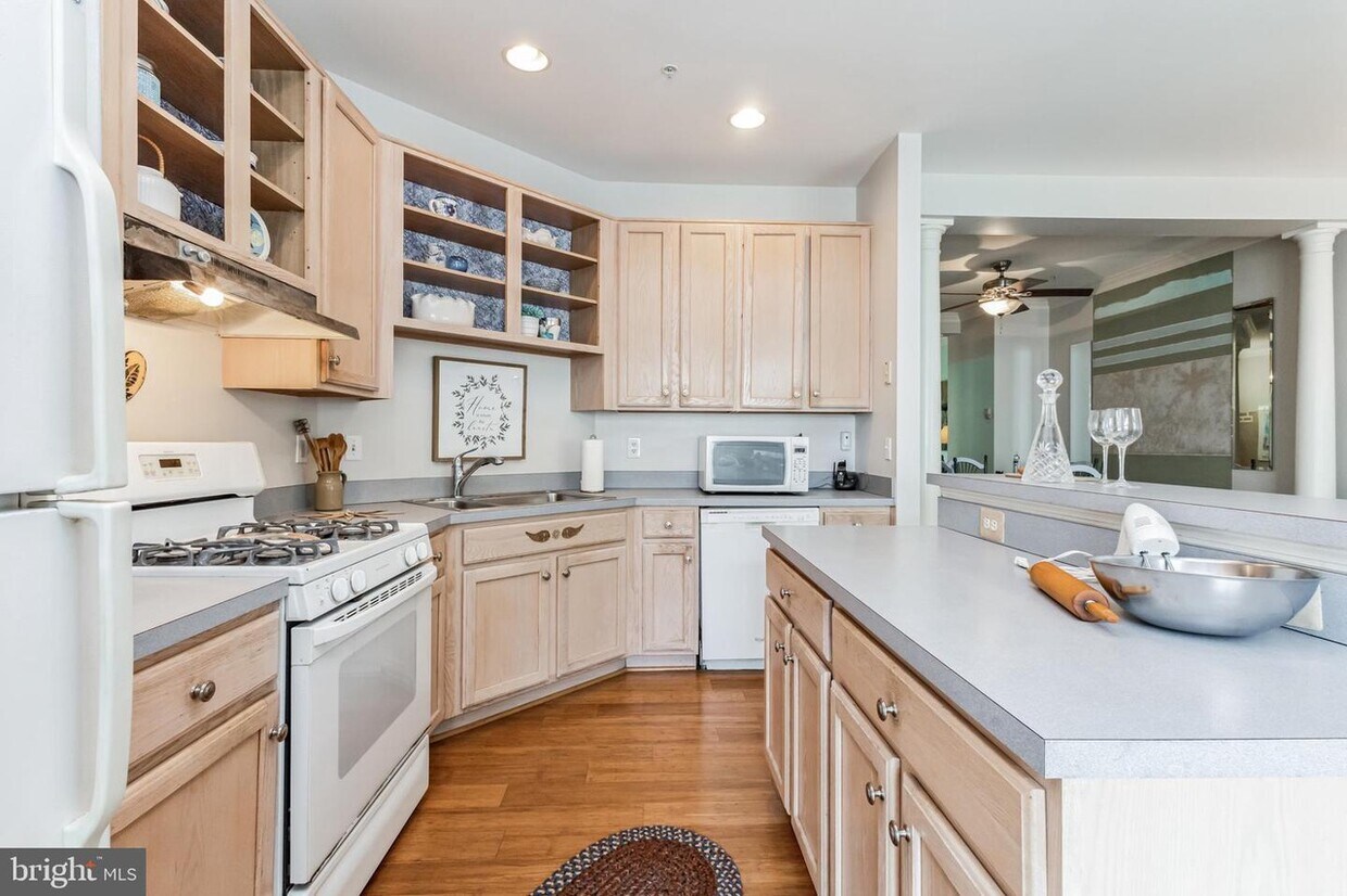 Foto principal - 13012 Town Commons Dr