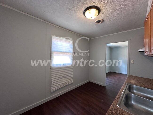 Building Photo - 1012 Giddings-