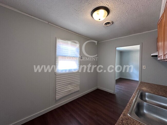 Foto del edificio - 1012 Giddings-