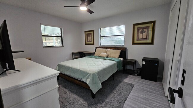 Photo - 10950 Fernando St House