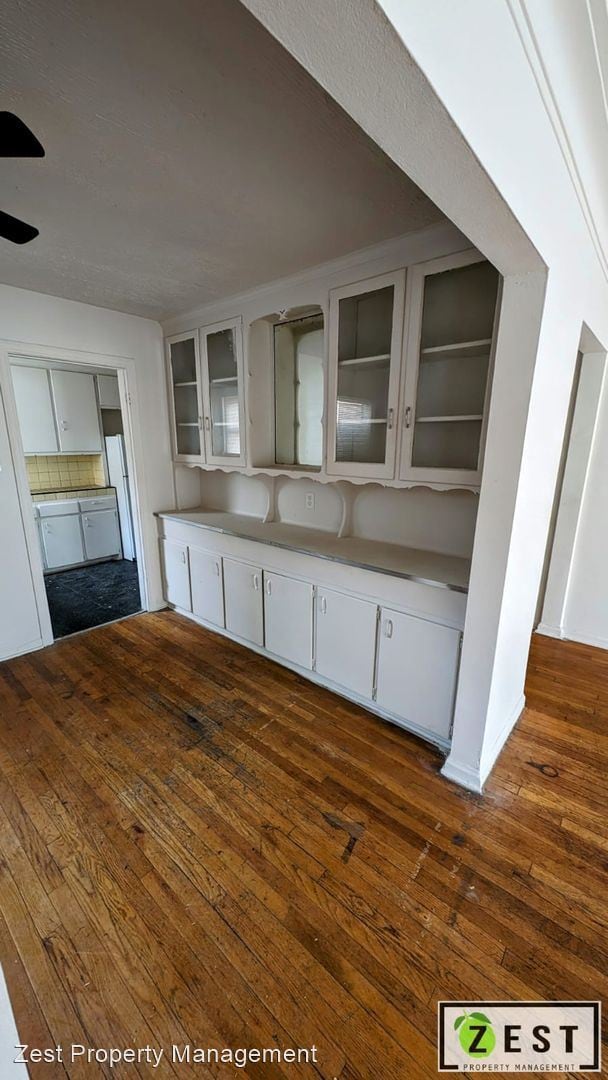 Building Photo - 1 br, 1 bath Apartment - 13600 La Salle Bl...