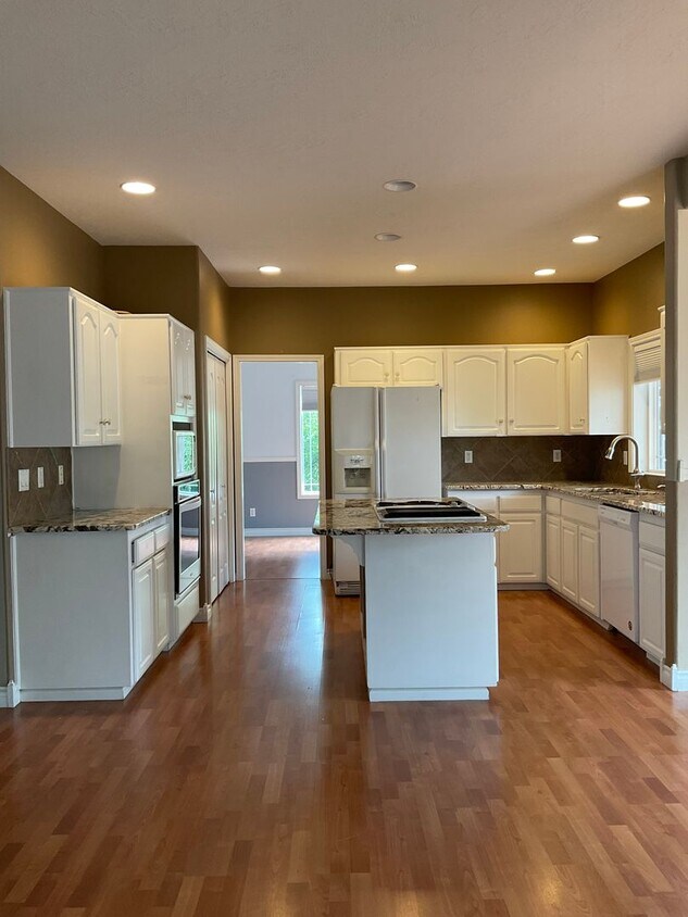 Foto principal - Beautiful House in Desirable South Gateway...