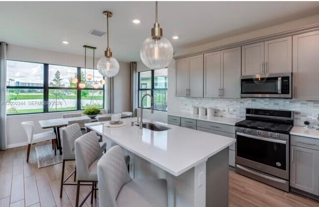 Foto del edificio - 2485 Primrose Pl