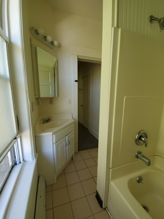 Primary Photo - 13 Arch St